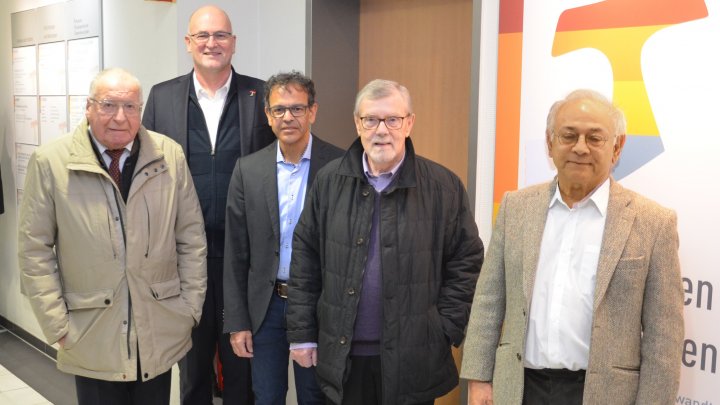 Gruppenbild mit dem aktuellen Geschäftsführer Dr. Gereon Blum (2.v.l.): Dr. Hans Joachim Meyer,...
