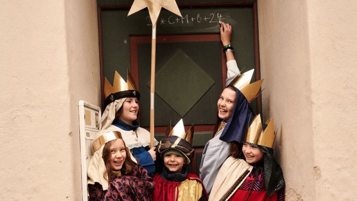 Im Kreis Olpe sind Anfang Januar wieder die Sternsinger unterwegs.