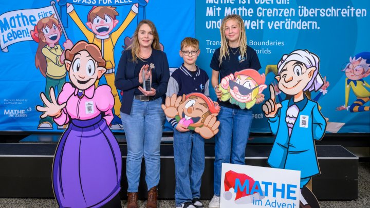 Laura Schulte, Mars und Ella Winkelmeyer (v.l.) nahmen stellvertretend für alle teilnehmenden...