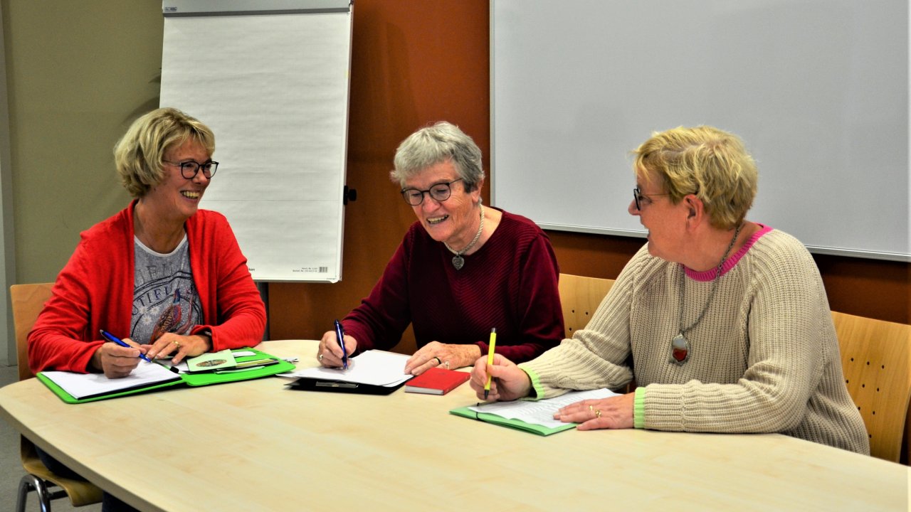 Das Leitungsteam der Krankenhaushilfe freut sich auf neue Mitglieder: (v.l.) Edelgard Ostermeier, Veronika Rademacher und Bernadette Weber. von GFO Kliniken Südwestfalen