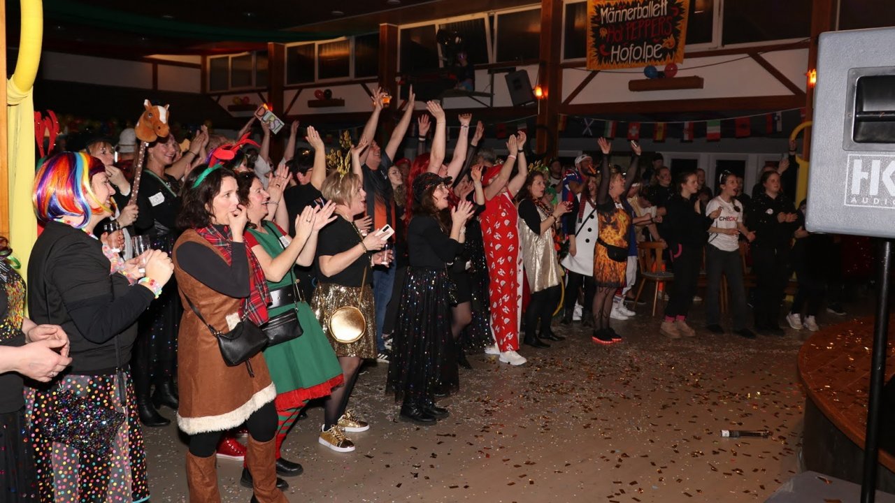 Ausgelassene Stimmung beim Hofolper Karneval. von privat