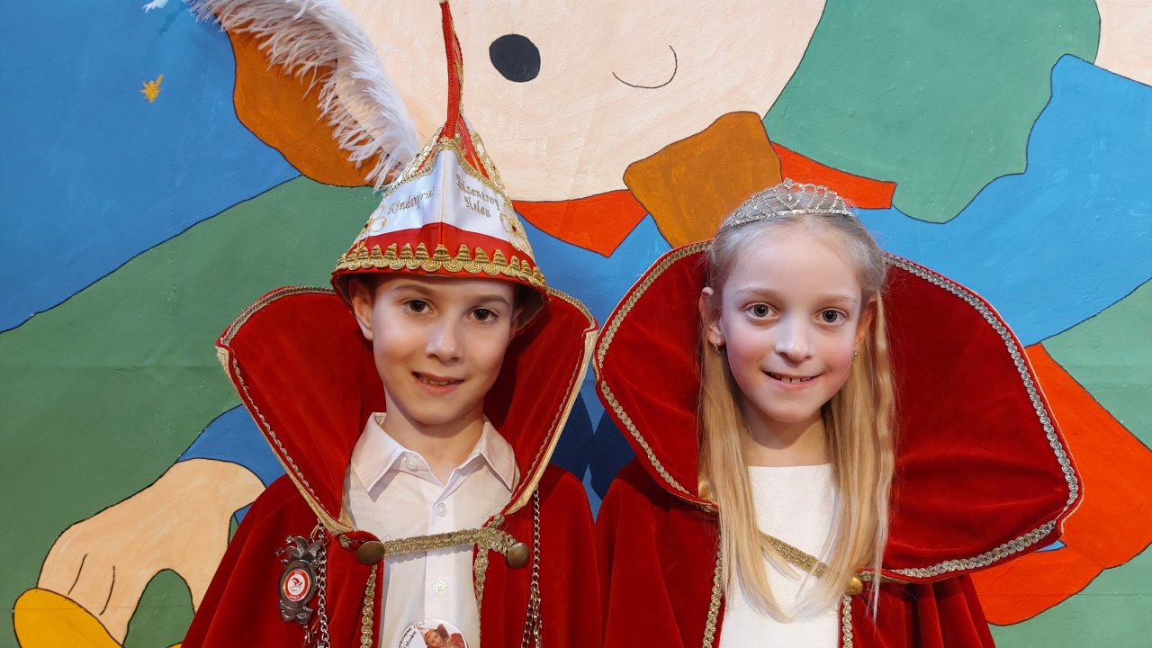 Das Kinderprinzenpaar von Ostentrop/Schönholthausen Janne Tolle und Ella Kienhues. von privat
