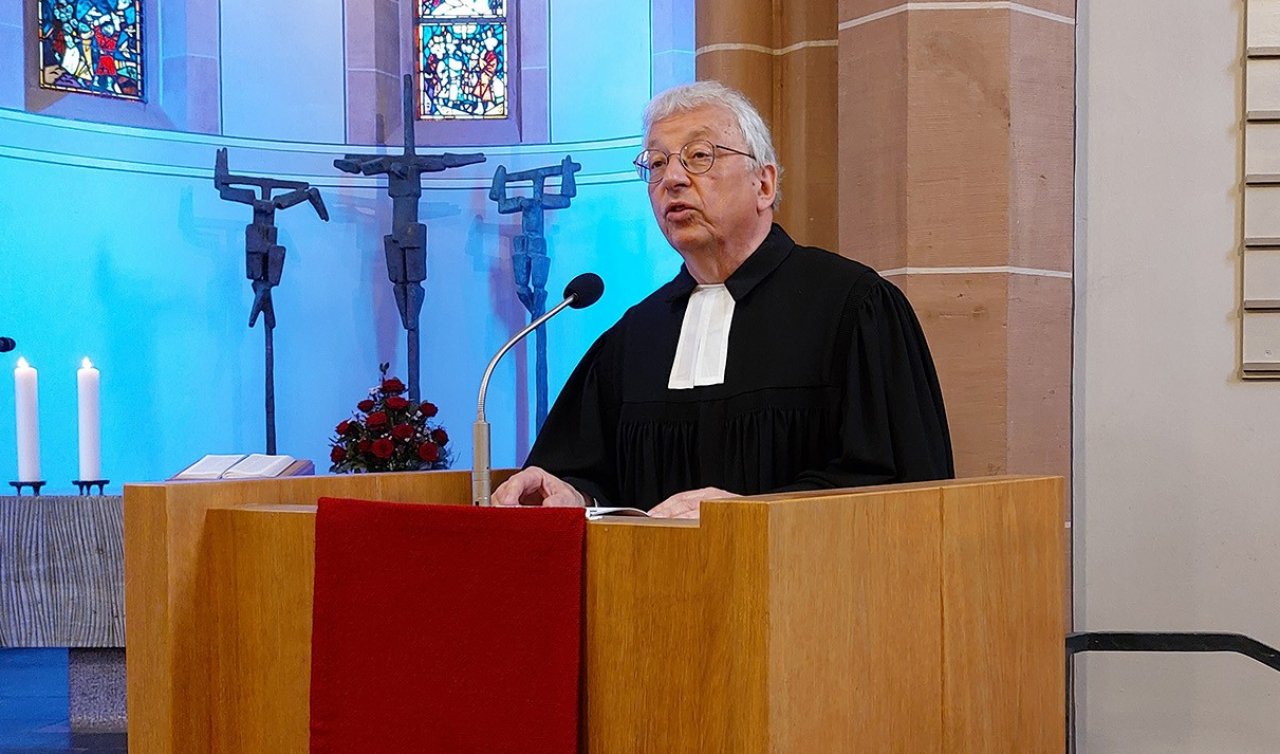 Pfarrer Jörg Ettemeyer hielt im Festgottesdienst die Predigt in der Evangelischen Kirche in Altenhundem. von EKKLP