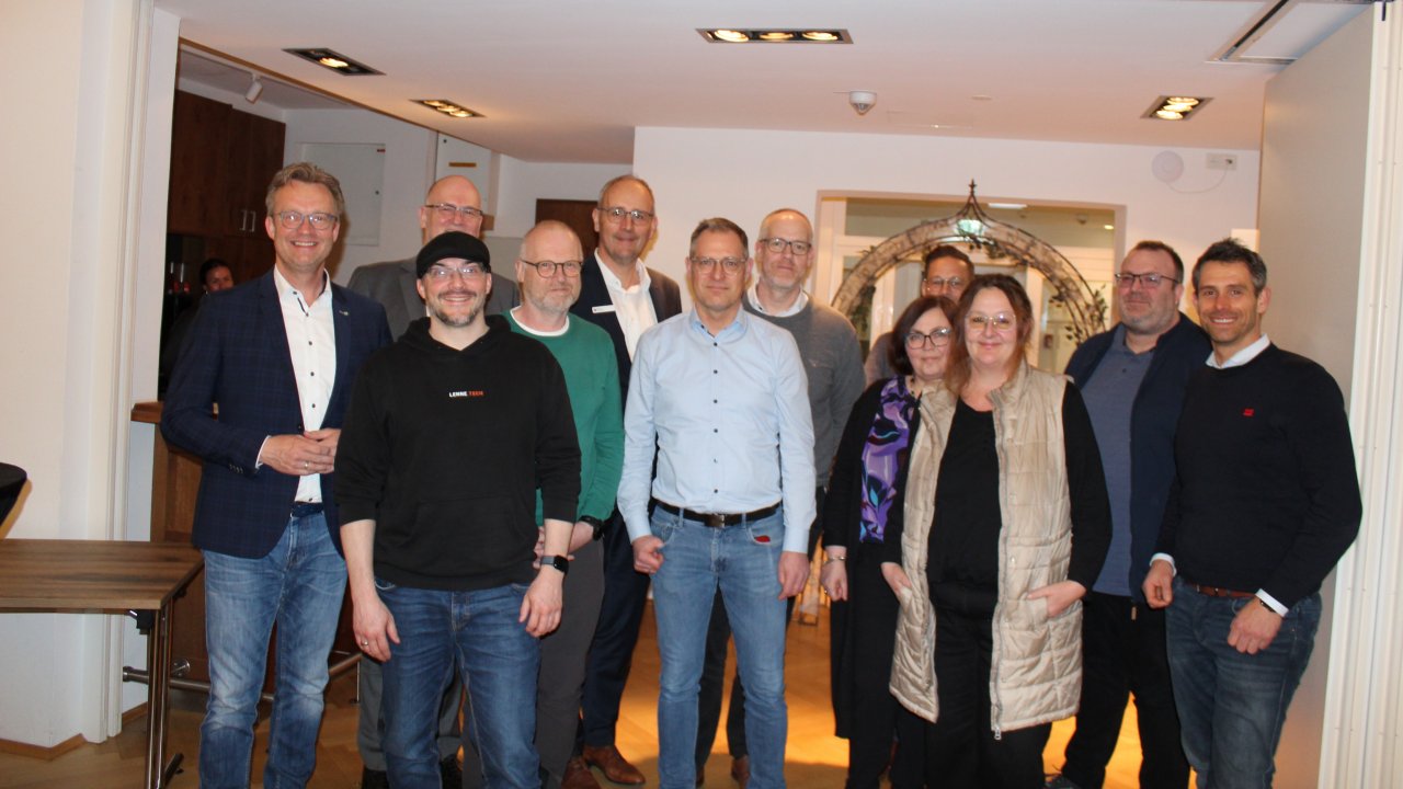 Bürgermeister Tobias Puspas, Dr. Gereon Blum, Dr. Andreas Umlauf, Dirk Stenger, Steffen Baumhoff, Stefan Hütte, Andrea Vente, Tim Hofmeister, Simone Tesche-Klenz, Dirk Ahlbäumer und Andreas Voss (v.l.). von Teresa Spies