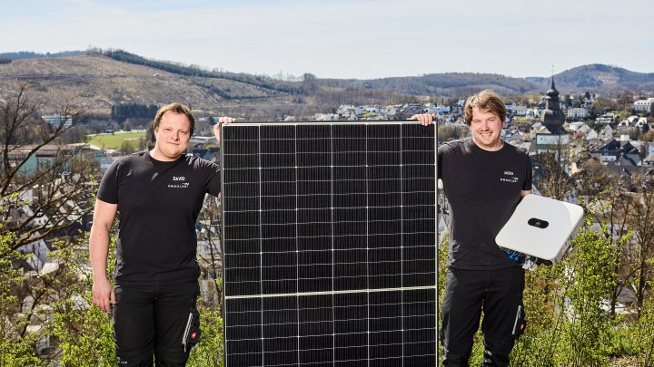 David Welzel und Jascha Klement bieten individuelle Solar-Lösungen für private Haushalte und Unternehmen. by Gerrit Cramer