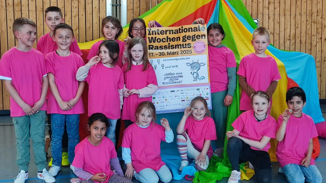 Der Offene Ganztag der Grundschule Altenhundem beteiligte sich wieder an der Aktion Pink gegen Rassismus. von privat