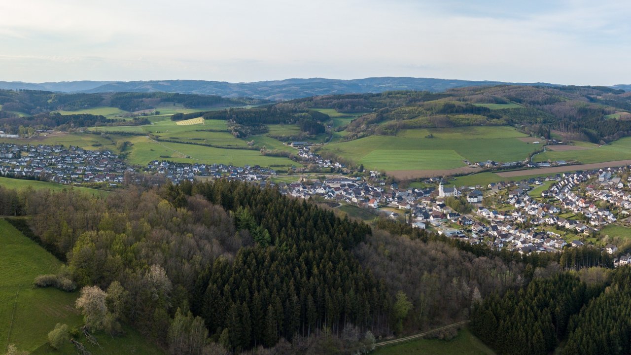 Ein Blick auf das heutige Elspe. Bilder, Dokumente, Ton- und Videomaterial aus der Vergangenheit sucht das ARGE-Team „Historie“ und bittet um die Hilfe aus der Bevölkerung. von Nils Dinkel
