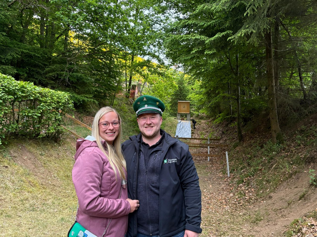 Benolpe feiert sein neues Königspaar Jonas Rinscheid
und Theresa Gaertner. von Teresa Spies