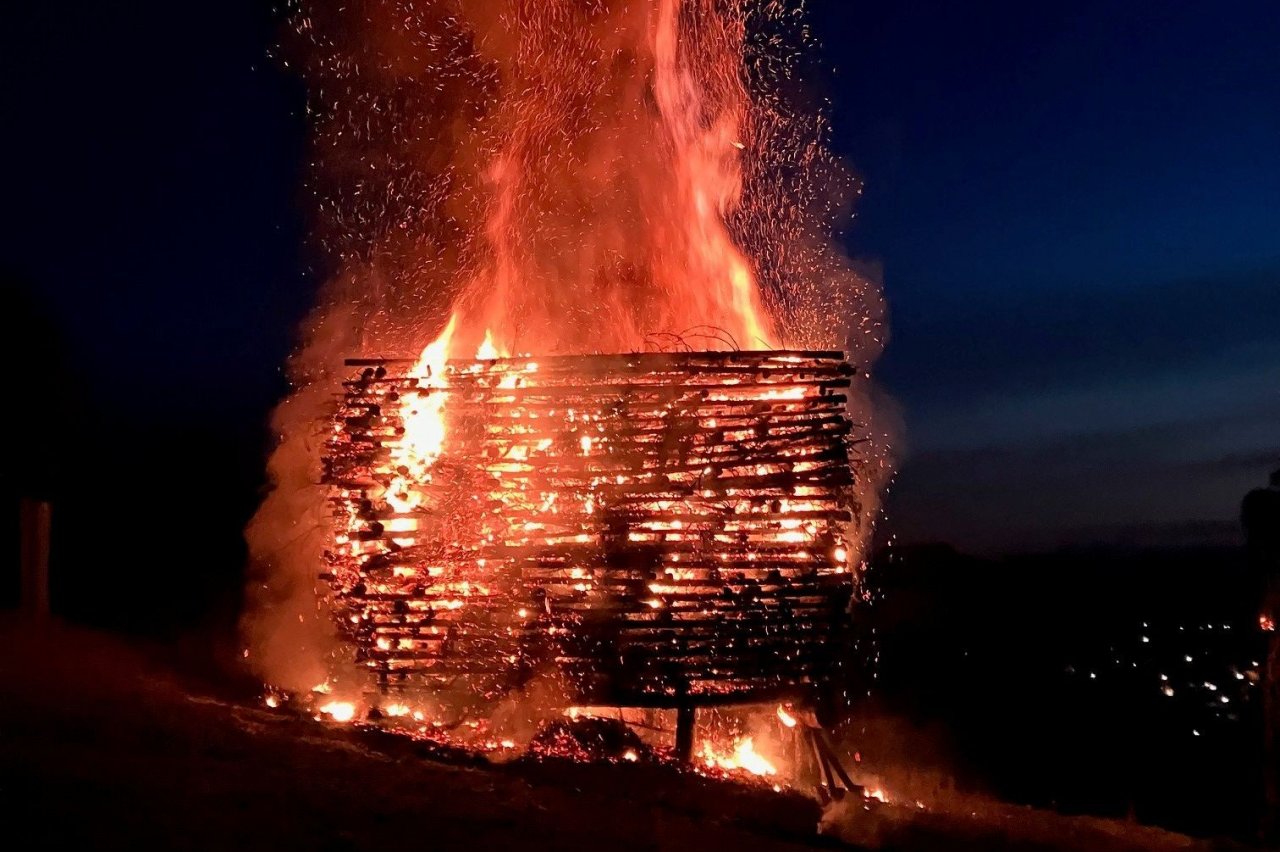 Osterfeuer auf dem Kreuzberg in Grevenbrück von privat