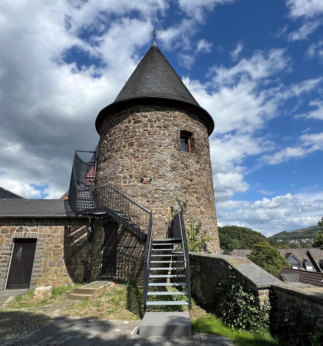 Der Hexenturm an der St.-Martinus-Kirche ist eine der Stationen der StadtsafARi. von © Kreisstadt Olpe