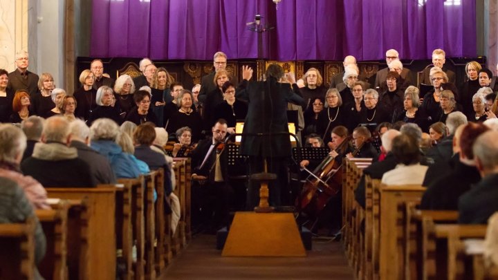 Der Kirchenchor St. Severinus Wenden hat in einer voll besetzten Kirche „Schätze der...