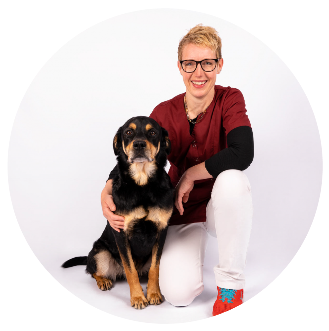 Tierärztin Christin Voß appelliert an Hundebesitzer, ihre Vierbeiner impfen zu lassen und vor Staupe zu schützen. von privat