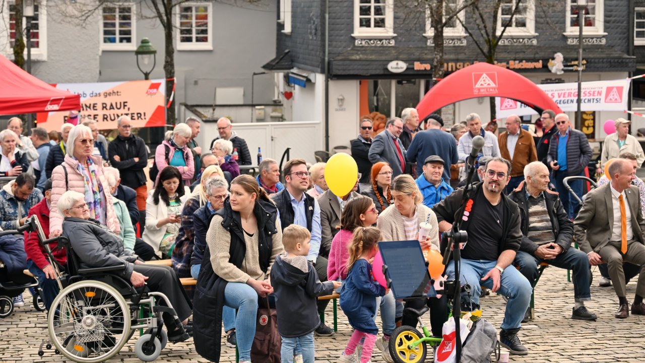Archivfoto: Anlässlich des Tags der Arbeit findet vom DGB-Kreisverband Olpe wieder ein Arbeitnehmerempfang auf dem Marktplatz in Olpe statt. von Miriam Walkenbach