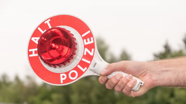 Symbolbild Polizei, Kontrolle, Stopp