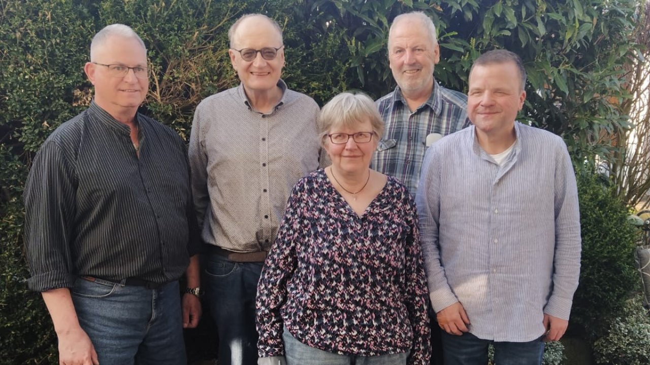 Das neue Leitungsteam der Bezirksgruppe Olpe des Blinden- und Sehbehindertenvereins Westfalen (v.l.): Andreas Schmidt, Achim Niklas, Monika Keine, Lorenz Steinhoff, Frank Leifermann. von privat