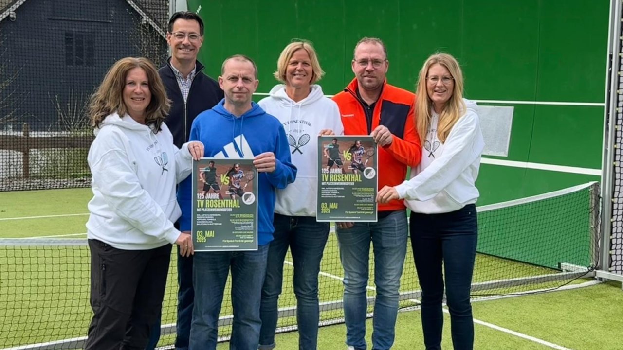 Tennis-Profi Dustin Brown liefert sich zum Höhepunkt der Jubiläumsfeier zum 125-jährigen Bestehens des TV Rosenthal ein Showmatch in Olpe. von privat