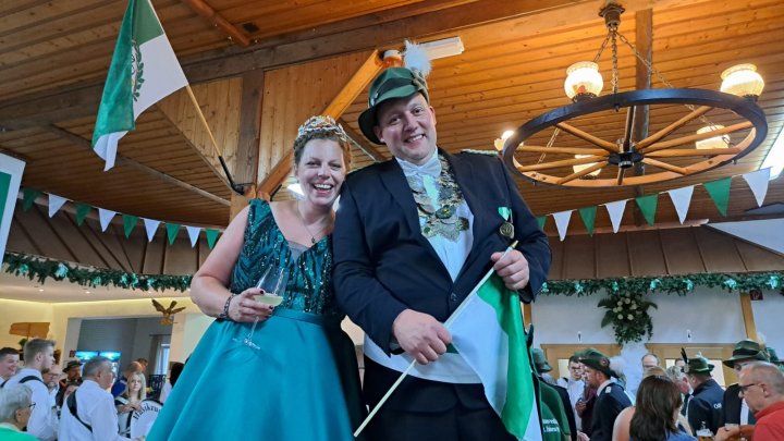 Das Hülschotter Königspaar Rüdiger „Rambo“ und Nicole Maag hat seine Regentschaft genossen.
