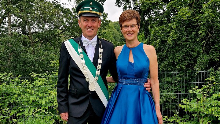Das amtierende Schützenkönigspaar der St. Antonius-Schützenbruderschaft Windhausen, Bernd und...