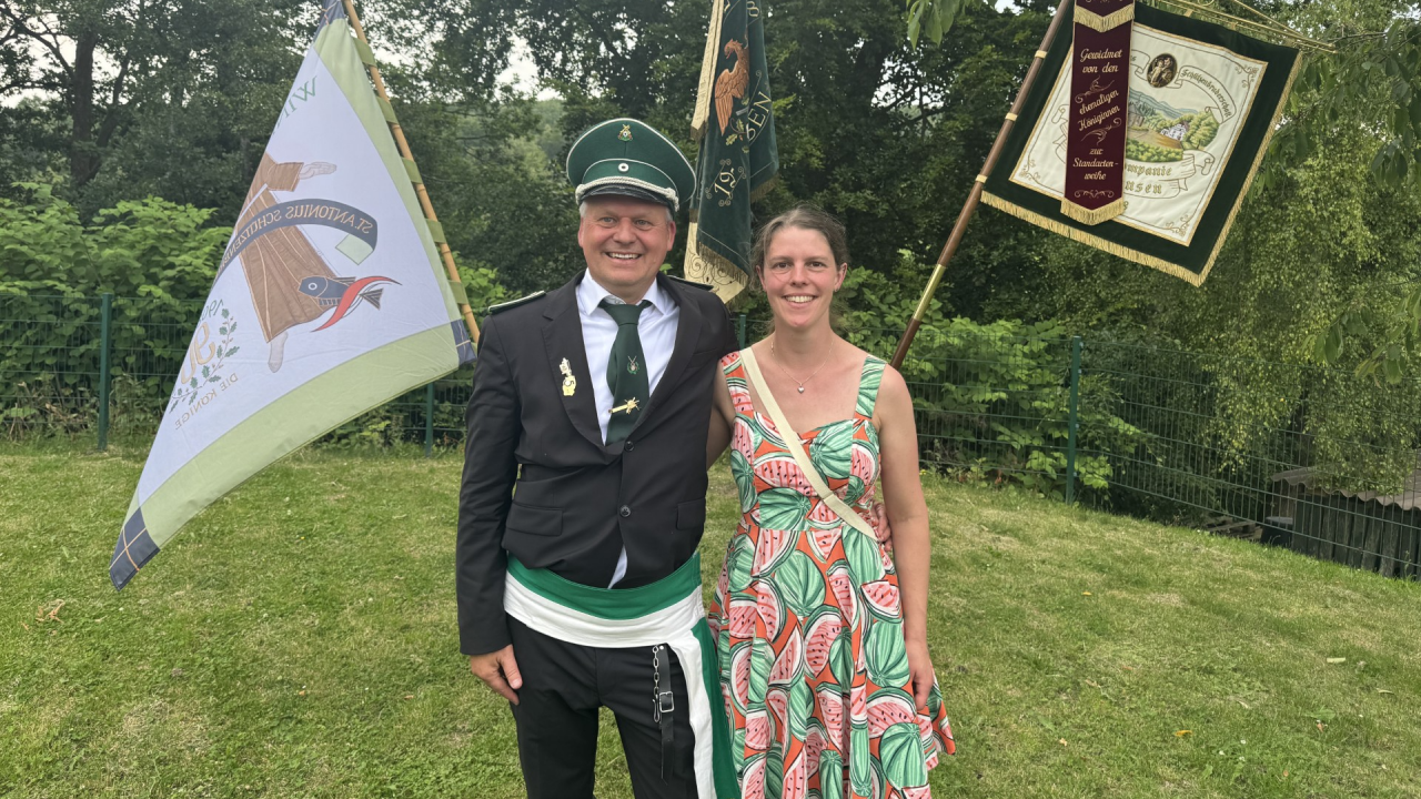 Das neue Schützenkönigspaar in Windhausen 2025: Andres Pajurek und Katharina Luke-Pajurek. von Jonas Johannes