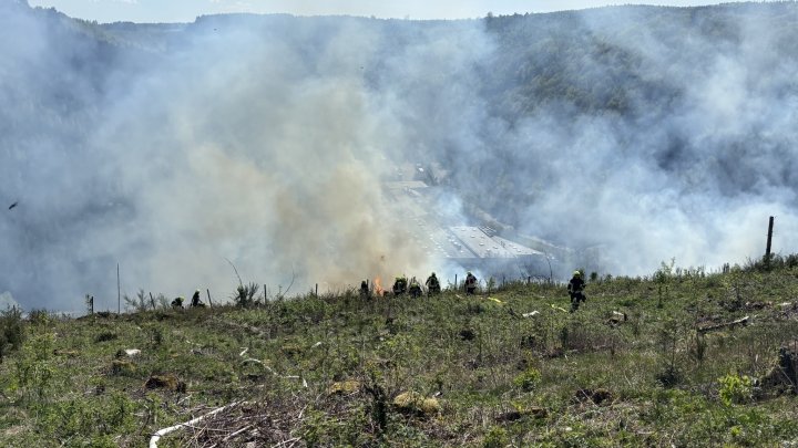 Die Feuerwehr Olpe war wegen eines Waldbrands bei Stachelau am Mittwoch, 30. April, rund vier...