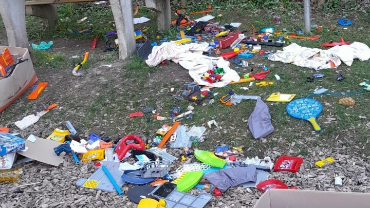 Auf dem Spielplatz Antoniusweg in Gerlingen haben Unbekannte ein großes Chaos verursacht.