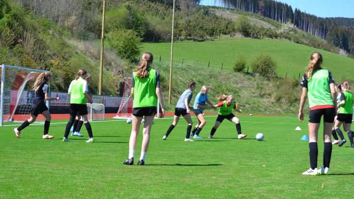 Ein Tag des Mädchenfußballs fand jetzt in Fretter statt.