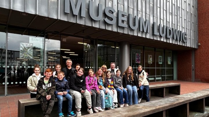 Zum Auftakt des Projekts reiste die Gruppe nach Köln, um im Museum Ludwig bedeutende Werke des...