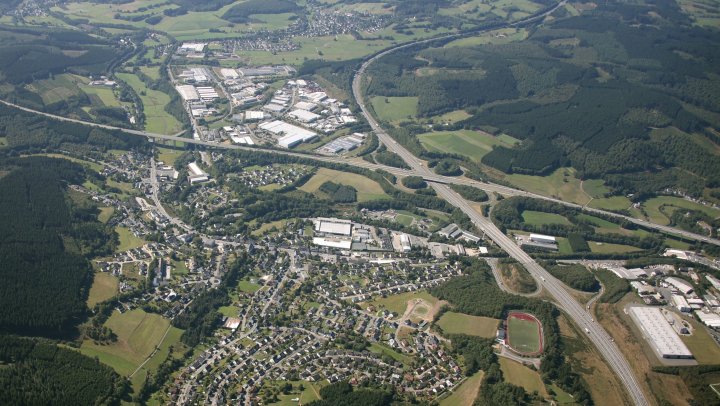 Das Autobahnkreuz Olpe-Süd und die Anschlussstelle Wenden.