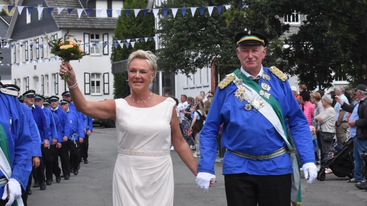 Die Oberhundemer Blaukittel suchen am Samstag, 5. Juli, die Nachfolger des Kaiserpaares Andi und...