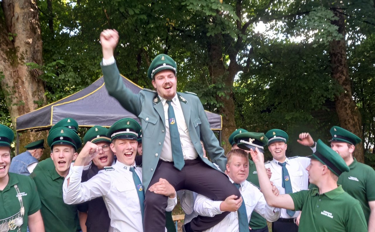 Felix Kölsch ist der neue Jungschützenkönig von Welschen Ennest. von Annette Schmelzer