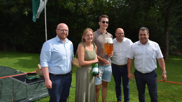 Update: Neuer Heldener König voll ins Dorfleben integriert