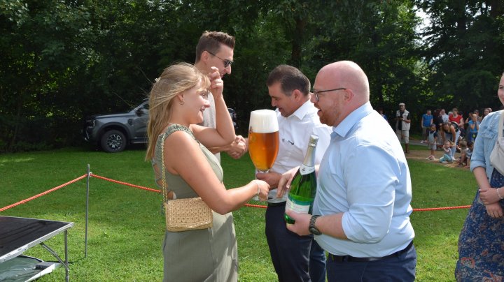 Update: Neuer Heldener König voll ins Dorfleben integriert