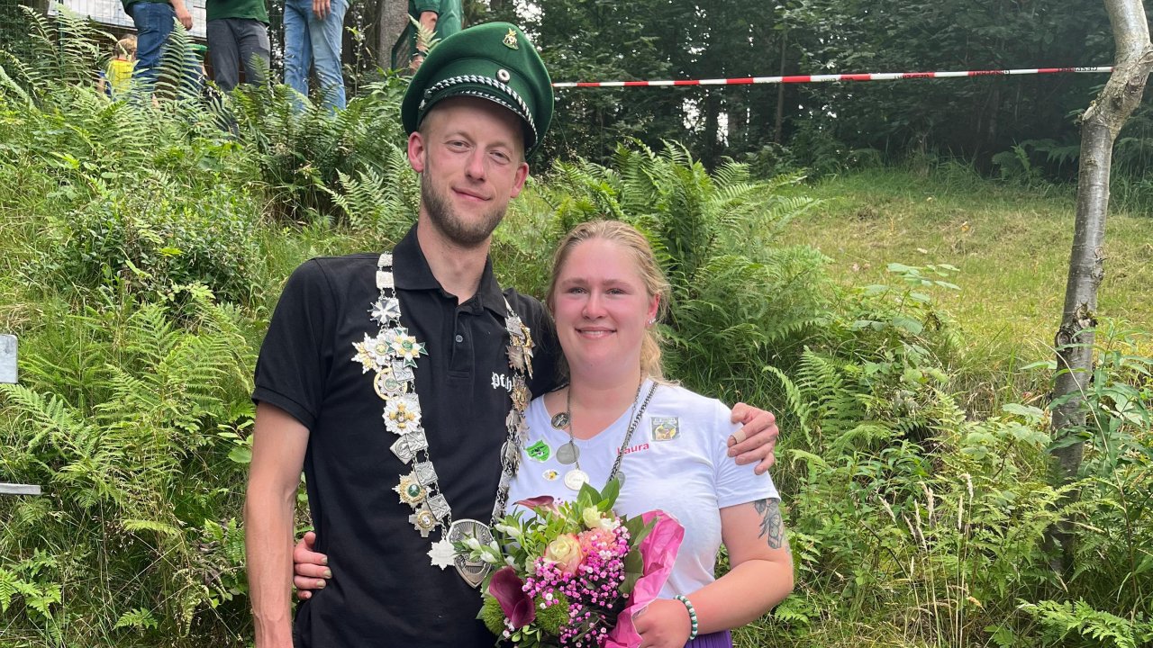 Sebastian Schmidt und Laura Schwermer sind das neue Königspaar aus Heinsberg. von Chiara Heidschötter