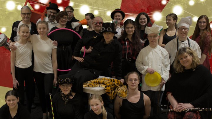 Bei „Dinner for (more than) one“ stehen die Trainer des Zirkus Pfiffikus im Rampenlicht.