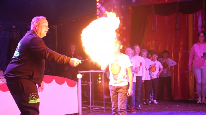 „Manege auf für unser Dorf“ heißt es derzeit in Elspe und danach in Oedingen: Zum...