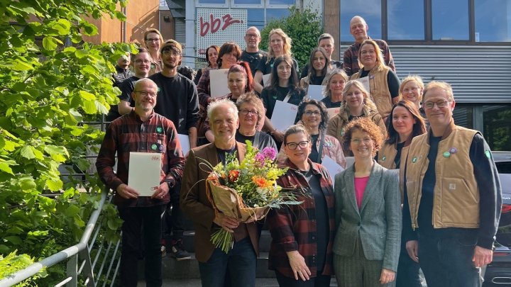 22 Mitarbeitende des Naturgartencenters Kremer haben als erste Absolvent:innen einen neu...