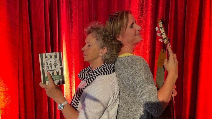 Geschichte mit Humor und Musik: Edith Rasche (links) und Silke Assmann sind am Donnerstag, 22. Mai,...