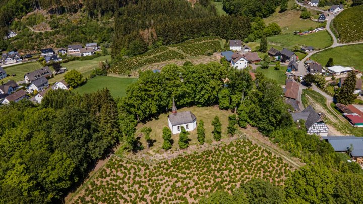 Die Kapelle aus der Vogelperspektive.