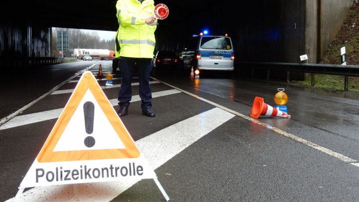 Groß angelegte Fahndungs- und Kontrollaktion der Polizei, Polizei, Kontrolle, Symbol