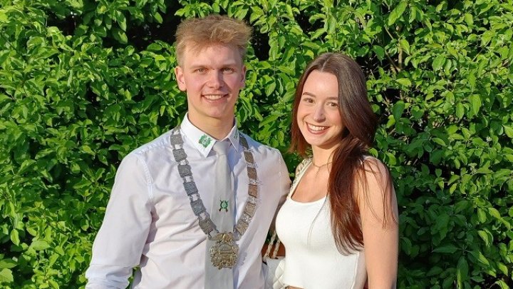 Das Jungschützenkaiserpaar von Halberbracht: Levin Müller und Elena Wülbeck.