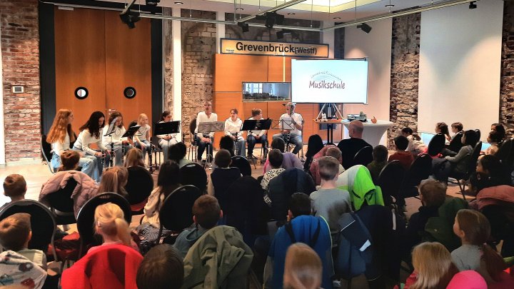 60 Grundschüler aus dem JeKits-Projekt aus Maumke und Grevenbrück durften jetzt im KulturBahnhof...