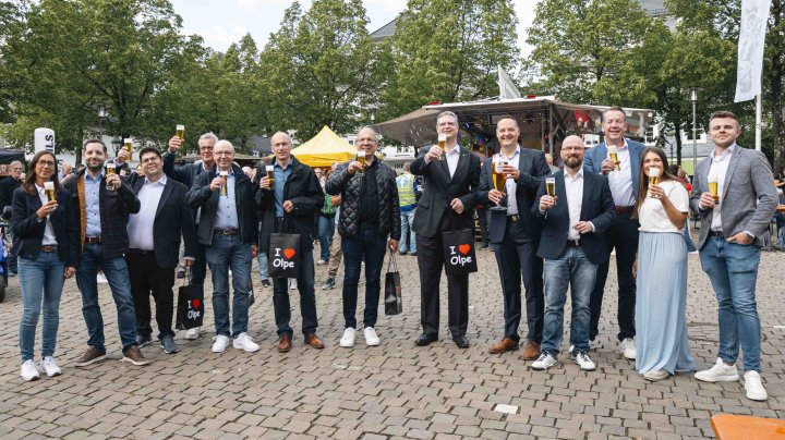 Das Olper Stadtfest ist am Freitagabend offiziell eröffnet worden: Veranstalter und Sponsoren des...