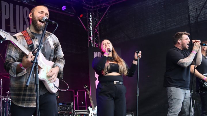 Die Coverband NonPlusX aus dem Westerwald lies die Mauern der Burg Bilstein beben.