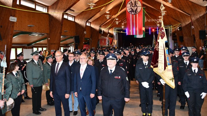 Die Feuerwehr Rönkhausen feierte ihr 100-jähriges Jubiläum mit einem Gemeindefeuerwehrtag.