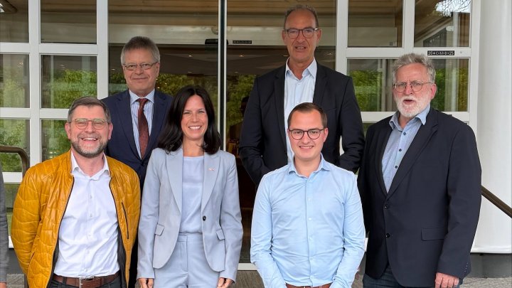 V.l.: Gregor Du Moulin, Michael Huhn, Sandra Schulte, Jochen Ritter MdL, Niko Spreemann und Markus...
