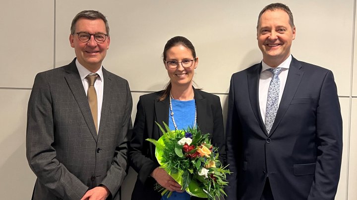 Im Februar 2024 war die Welt noch in Ordnung. Bürgermeister Peter Weber (r.) und erster...