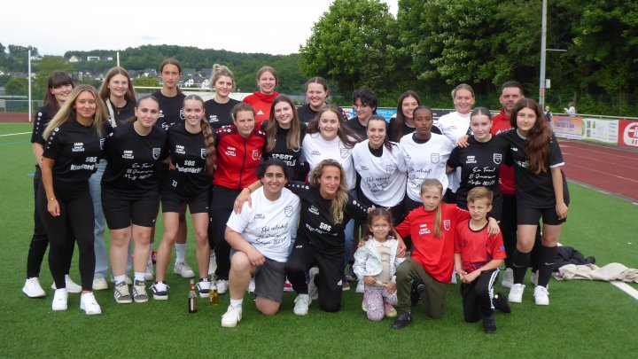 Die Frauenmannschaft des FC Finnentrop holte in der Kreisliga den Meistertitel.