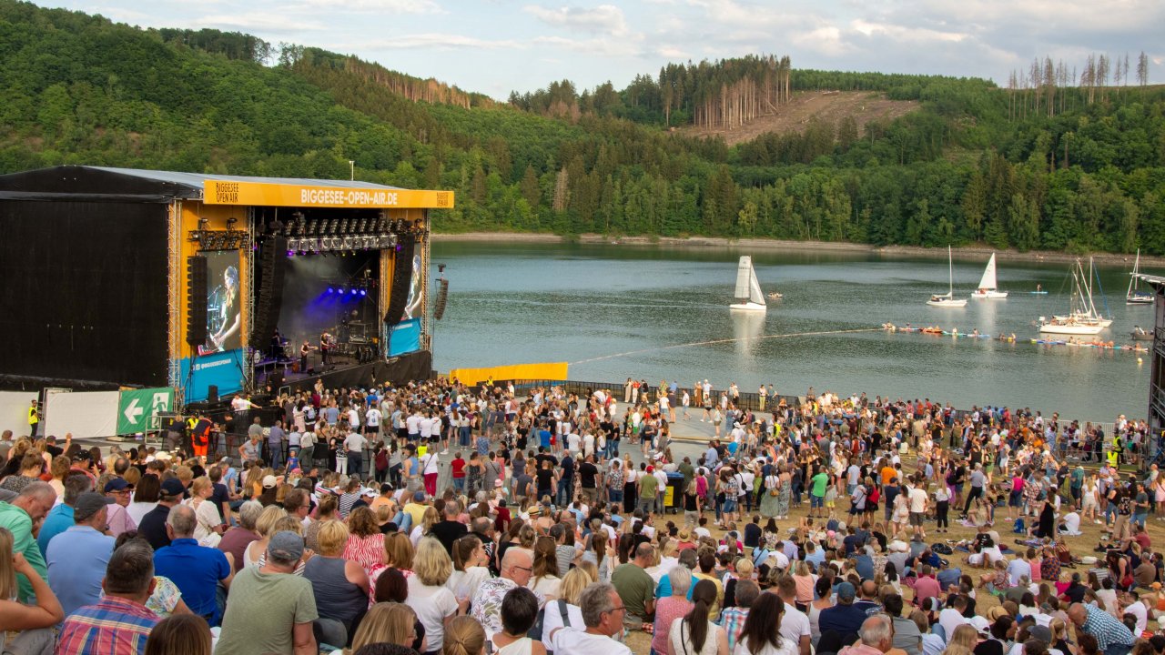 Beim Biggesee Open Air verwandelt sich der Biggestrand wieder in eine große Tanzfläche. von Nils Dinkel