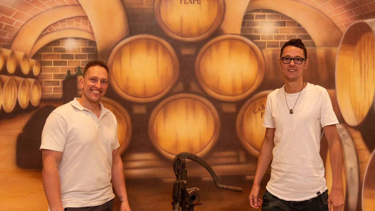Mario Paganas Wandbild erinnert an einstige Weinhochburg in Flape