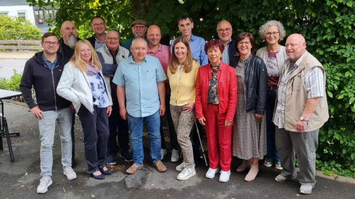 Vorne, v.l.: Boris Eberlein, Inge Bruch, Andreas Engler, Heike Pfeifer, Sibille Niklas, Catrin...